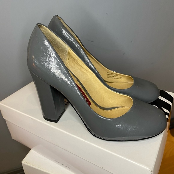 Chinese Laundry - 3.5” block heel - “Devote” - size 5.5 - grey - good condition - Picture 9 of 9